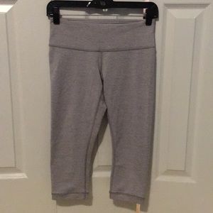lululemon athletica Pants - Lululemon light grey crop leggings sz 6 57456 lululemon athletica Pants - Lululemon light grey crop leggings sz 6 57456